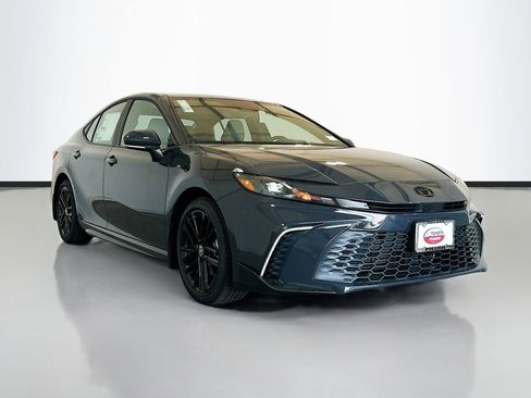New 2026 Toyota Camry SE FWD image 3