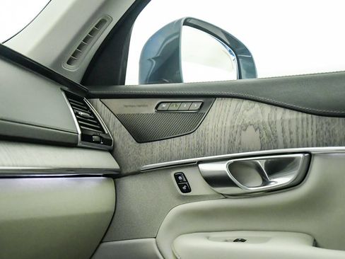 Certified 2025 Volvo XC90 T8 Ultra w/ Protection Package Premier AWD/4WD image 23