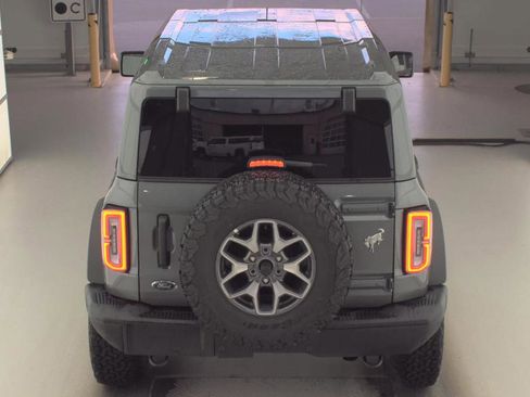 Used 2025 Ford Bronco Badlands image 6