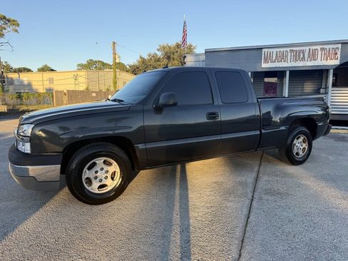 Used 2004 Chevrolet Silverado 1500 LS w/ Light Duty Power Package image 2