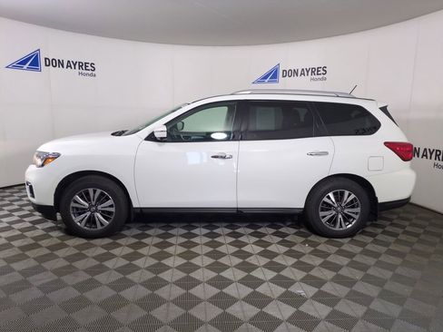 Used 2017 Nissan Pathfinder SL AWD/4WD image 2