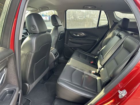 Used 2024 GMC Terrain SLT image 31