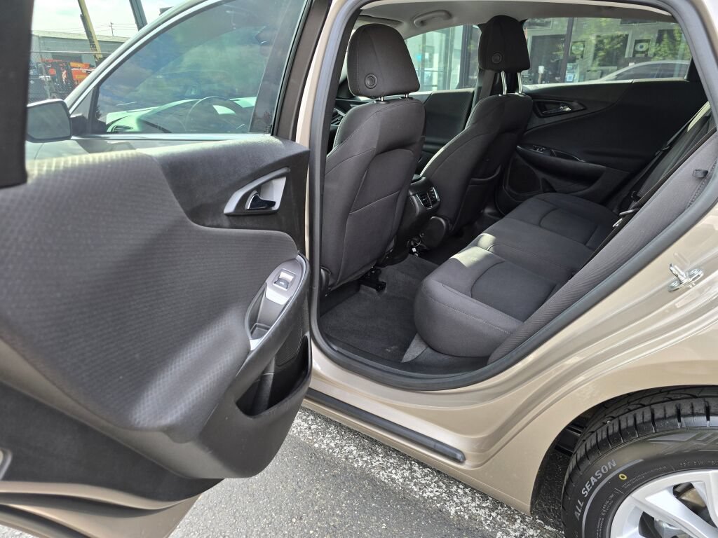 Used 2023 Chevrolet Malibu LT FWD image 11