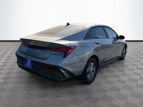 Used 2026 Hyundai Elantra SE FWD image 7