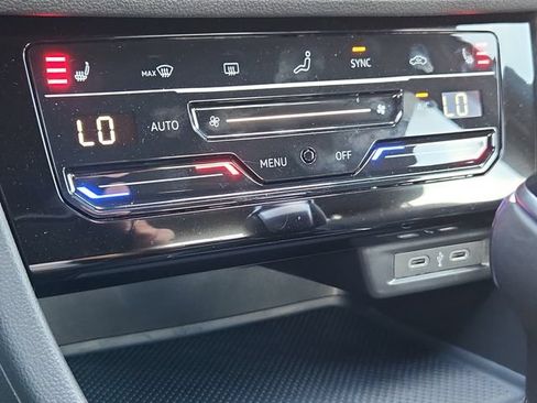 Certified 2025 Volkswagen Jetta Sport FWD image 19