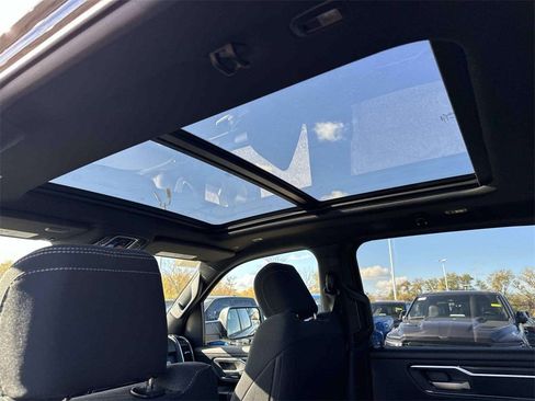 New 2026 RAM 1500 4x4 Crew Cab image 8