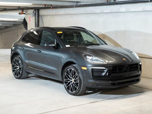 Certified 2026 Porsche Macan AWD/4WD image 7