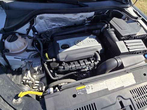 Used 2015 Volkswagen Tiguan S image 30