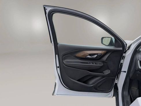 Used 2020 GMC Terrain SLE w/ LPO, Floor Liner Package FWD image 21