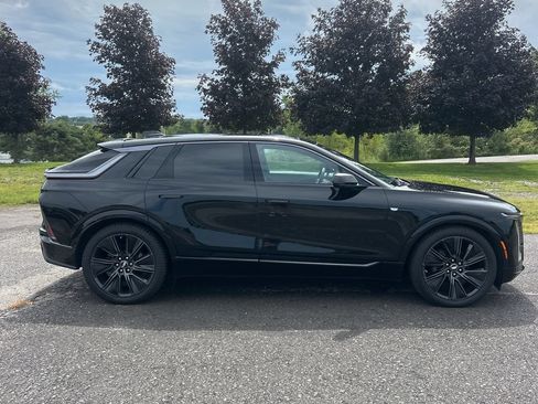 Used 2024 Cadillac Lyriq Sport AWD/4WD image 4