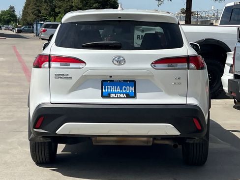 Used 2024 Toyota Corolla Cross LE image 8