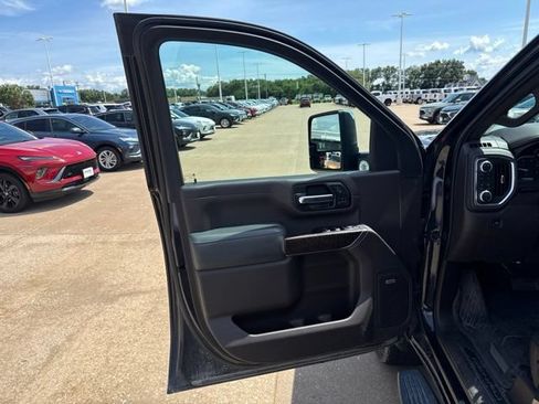 Used 2020 GMC Sierra 2500 Denali w/ Denali Ultimate Package AWD/4WD image 9