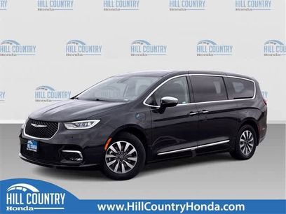 Used 2023 Chrysler Pacifica Limited