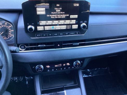 Used 2024 Mitsubishi Outlander SE Black Edition image 9