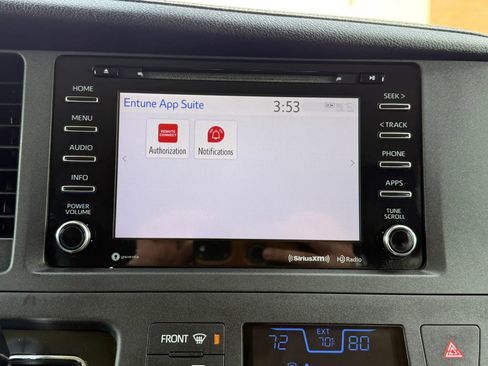 Used 2018 Toyota Sienna SE FWD image 34