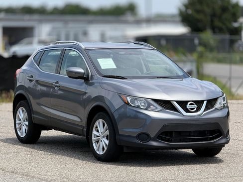 Used 2017 Nissan Rogue Sport SV AWD/4WD image 1