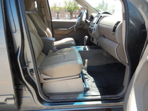 Used 2009 Nissan Frontier SE w/ SE Value Truck Pkg AWD/4WD image 36