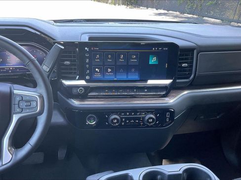 Used 2024 Chevrolet Silverado 1500 LT AWD/4WD image 6