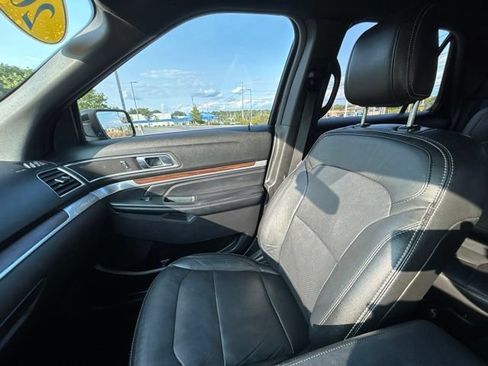 Used 2018 Ford Explorer Limited AWD/4WD image 27