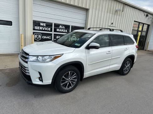 Used 2017 Toyota Highlander XLE image 15