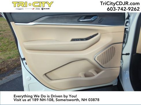 New 2025 Jeep Grand Cherokee Limited w/ Luxury Tech Group II image 10