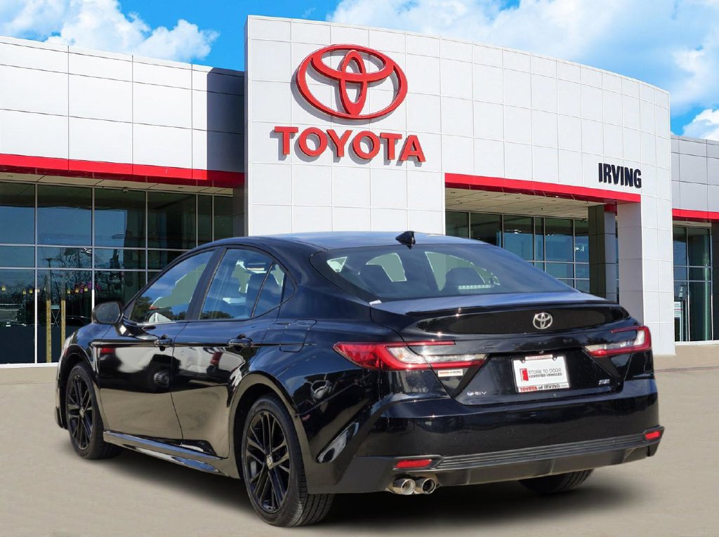 Used 2025 Toyota Camry SE FWD image 3