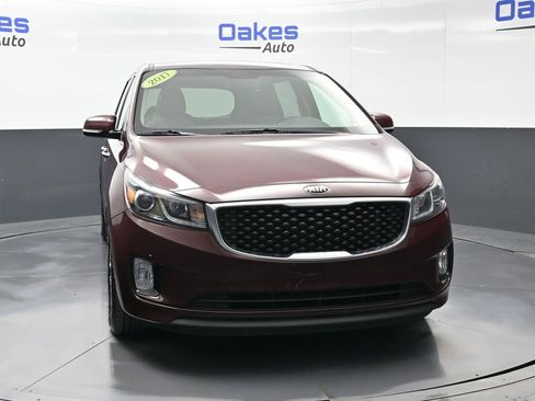 Used 2017 Kia Sedona SX image 3