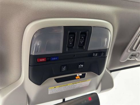 Used 2022 Subaru Crosstrek 2.5i Sport w/ Moonroof Package image 25