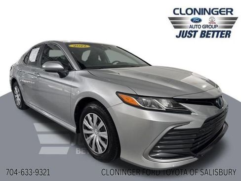 Used 2022 Toyota Camry LE image 1