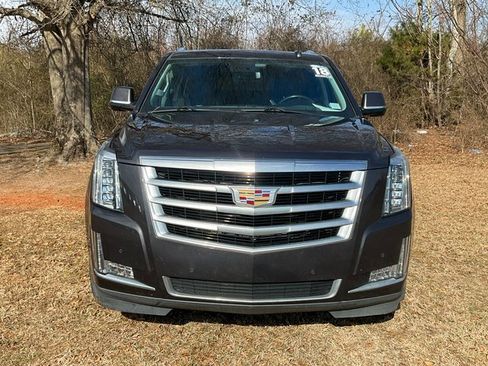 Used 2018 Cadillac Escalade ESV Luxury image 2