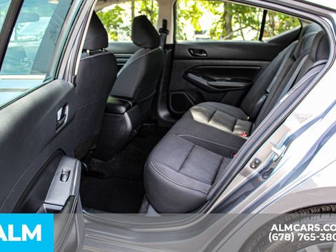 Used 2025 Nissan Altima 2.5 SV FWD image 17