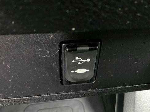 Used 2017 Toyota Tacoma TRD Off-Road AWD/4WD image 16