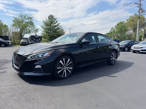 Used 2020 Nissan Altima 2.5 SR w/ Premium Package FWD image 2