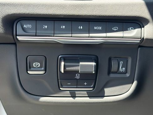 Certified 2025 Cadillac Escalade ESV Sport w/ Touring Package AWD/4WD image 38