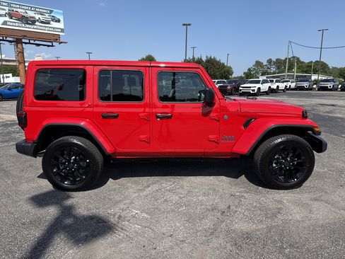 Certified 2025 Jeep Wrangler Unlimited Sahara w/ Safety Group AWD/4WD image 10