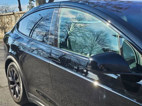 Used 2023 Tesla Model X image 18