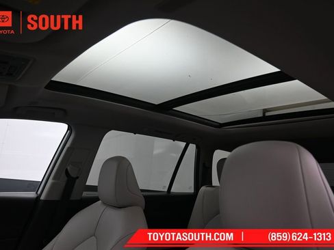 Used 2024 Toyota Grand Highlander AWD image 23