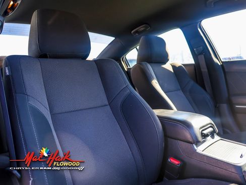 Used 2019 Dodge Charger SXT image 10