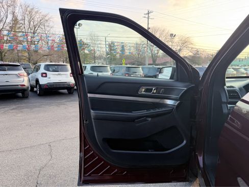 Used 2018 Ford Explorer XLT w/ Equipment Group 202A image 18