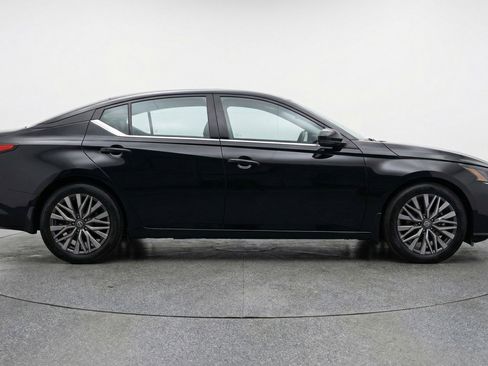 Used 2025 Nissan Altima 2.5 SV image 11