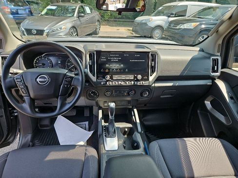 Used 2025 Nissan Frontier SV AWD/4WD image 21