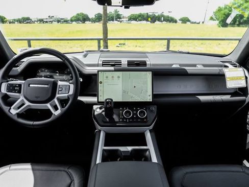 New 2026 Land Rover Defender 110 X-Dynamic SE AWD/4WD image 18