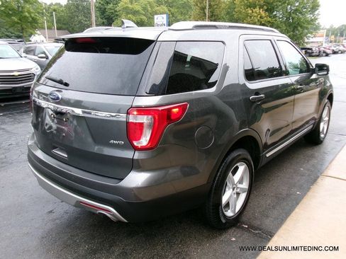 Used 2017 Ford Explorer XLT w/ Equipment Group 202A AWD/4WD image 3