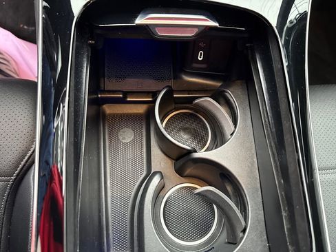 Used 2025 Mercedes-Benz GLC 300 4MATIC image 24