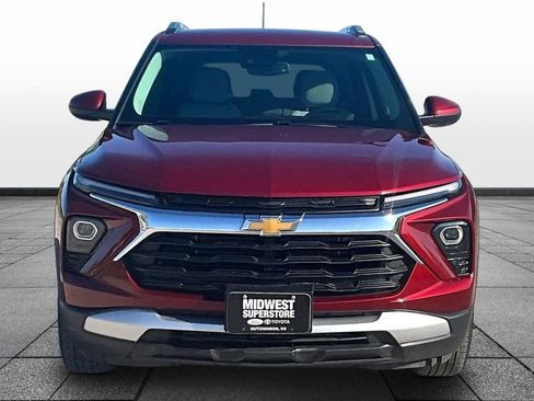Used 2025 Chevrolet TrailBlazer LT w/ Convenience Package FWD image 3