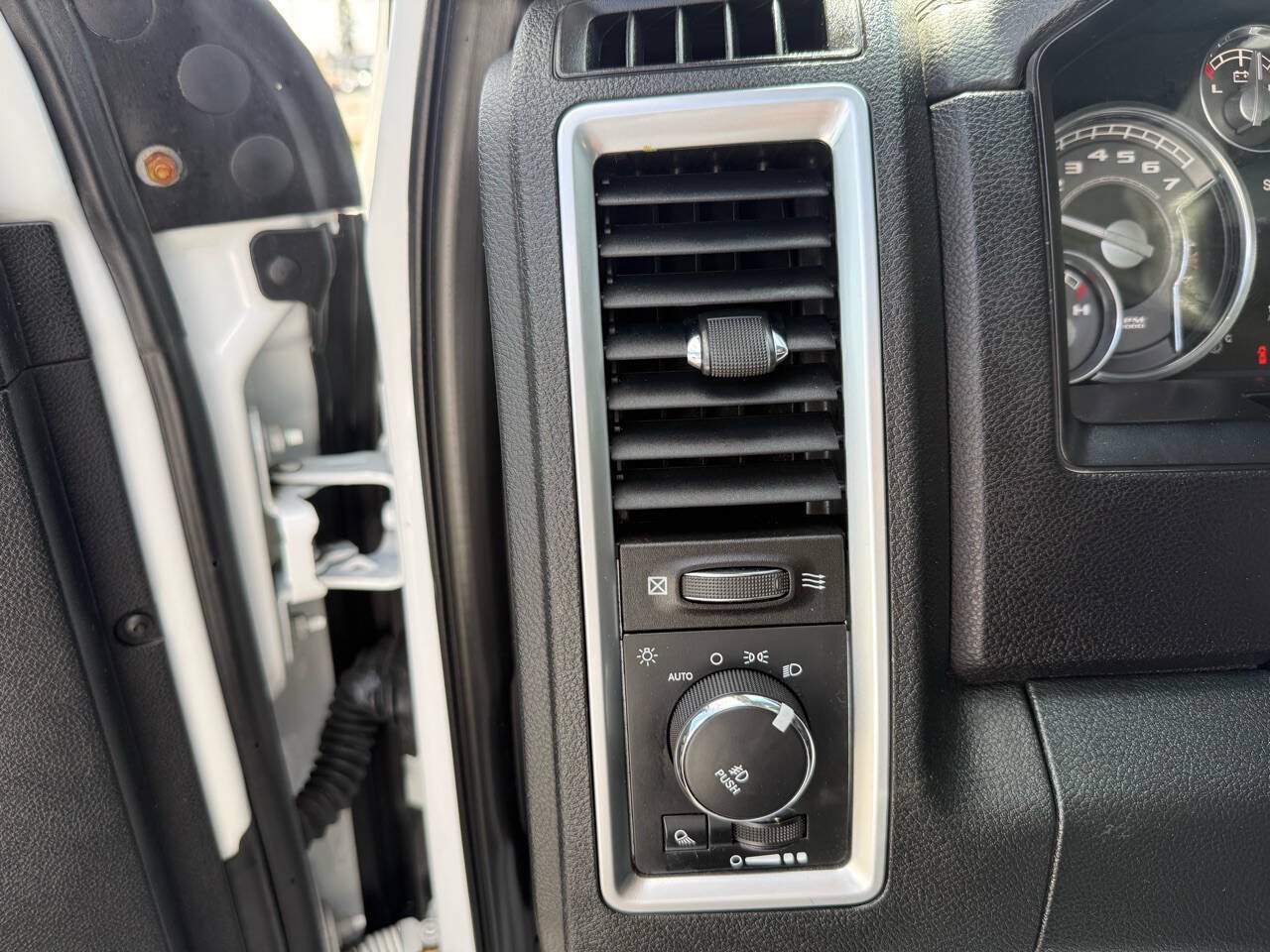 Used 2015 RAM 2500 Limited AWD/4WD image 45
