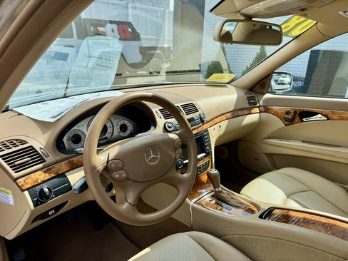 Used 2008 Mercedes-Benz E 350 4MATIC Sedan image 12