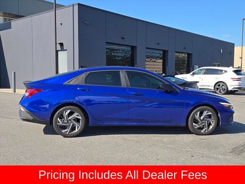 Used 2025 Hyundai Elantra SEL FWD image 2
