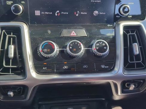 Used 2023 Kia Sorento LX image 19