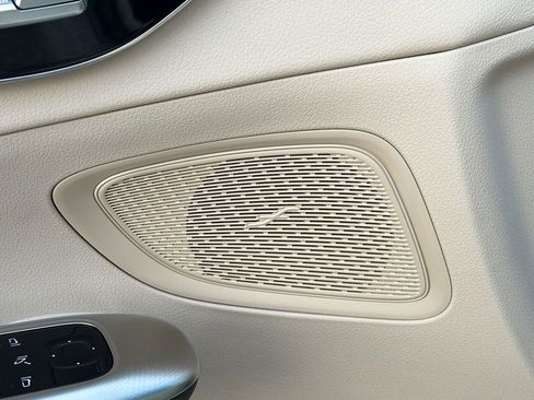 Used 2025 Mercedes-Benz C 300 Sedan image 18